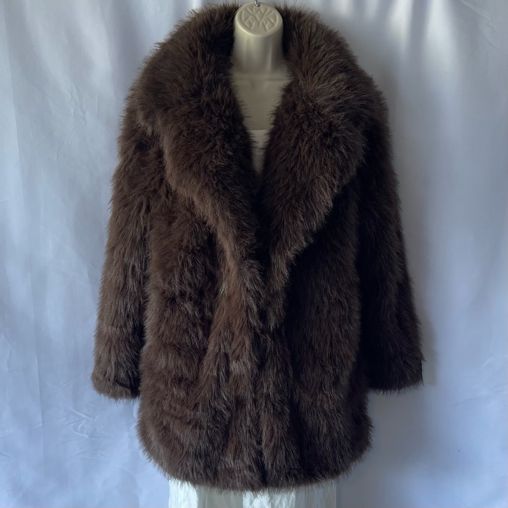 Flygo Fashion Women's Fluffy Faux Fur Coat - Picture 4 of 12